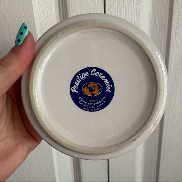 Vintage Prince George, B.C. Rainbow Hot Air Balloon Ashtray - Picture 2 of 3